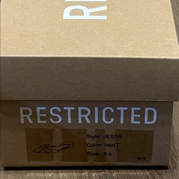 New Restricted “Jessa” Flats in color “Mint” Polka Dot Decorative Bow Size 8.5 - Picture 12 of 13